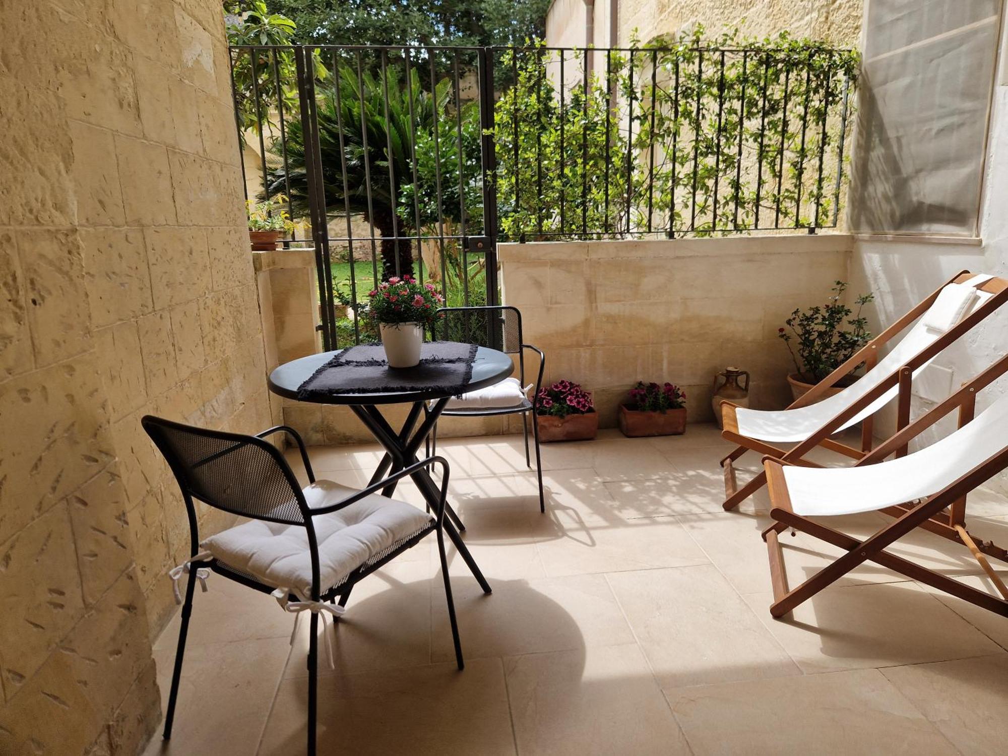 Al Centro Di Le Due Rose-con Patio Privato *